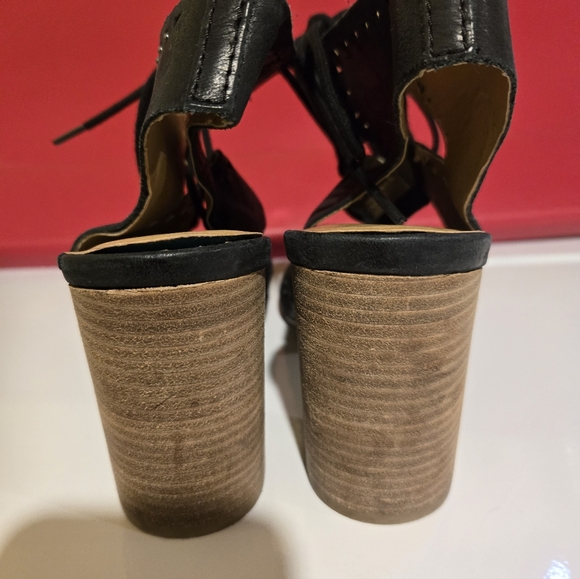 Women's Lucky Brand Black Leather Women's Heeled Sandals. - Picture 4 of 7